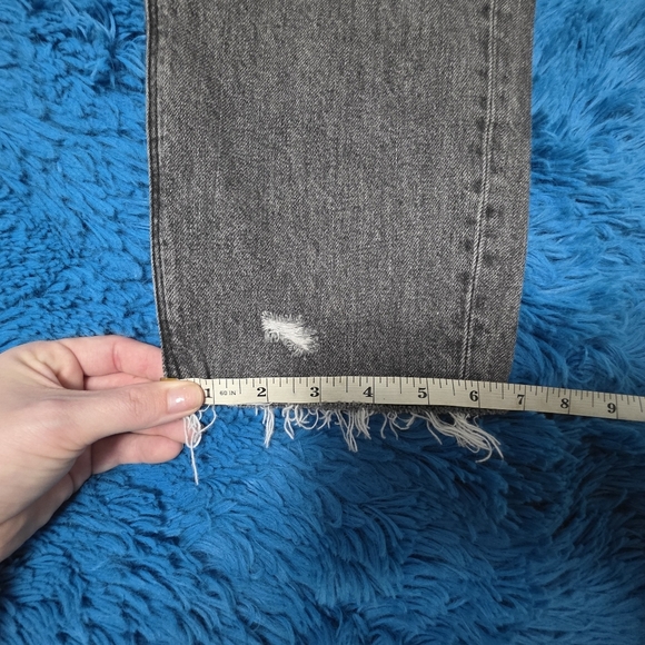 American Eagle Mom Jean Distressed Denim Size 6 xshort - Picture 9 of 10